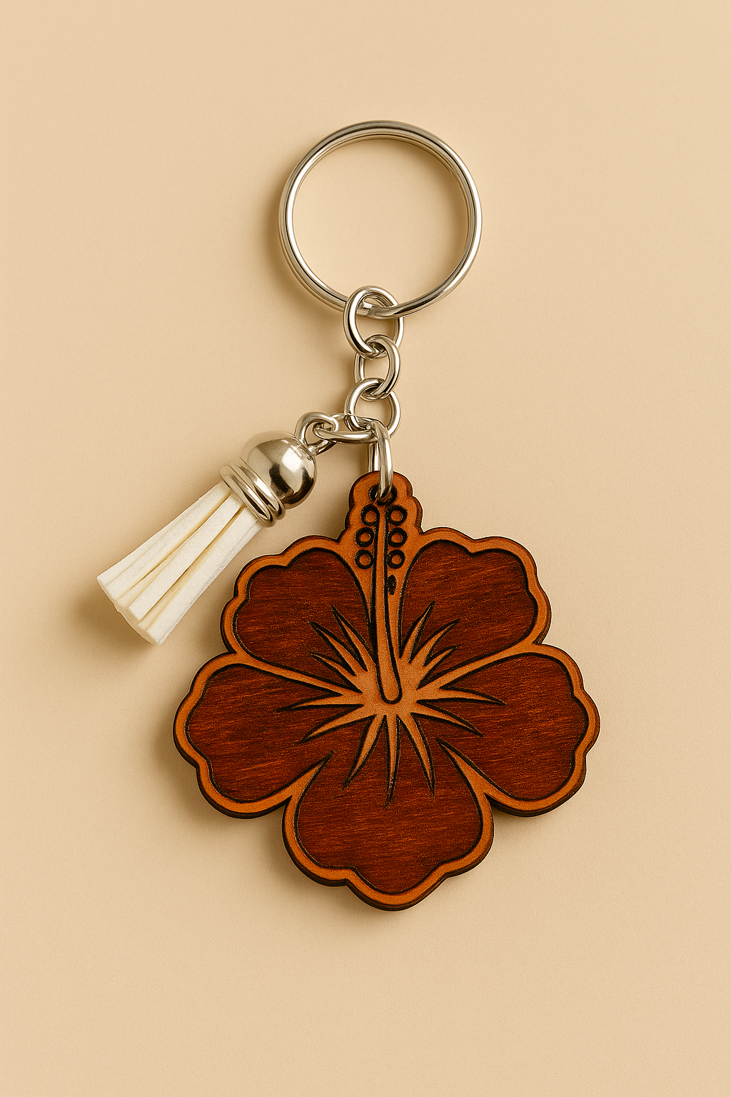 Hibiscus Crépuscule – Porte-clé artisanal en bois gravé et teinté