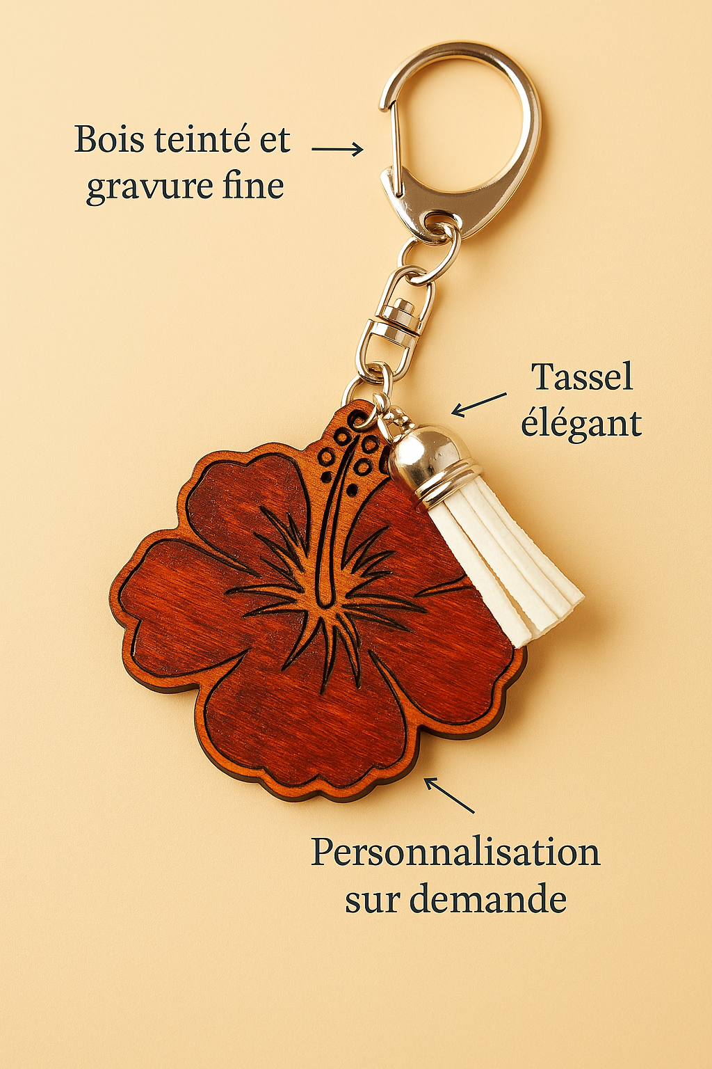 Hibiscus Crépuscule – Porte-clé artisanal en bois gravé et teinté