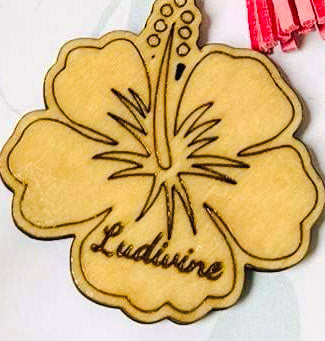 Porte-clé Fleur d’Hibiscus en Bois – Gravure personnalisée